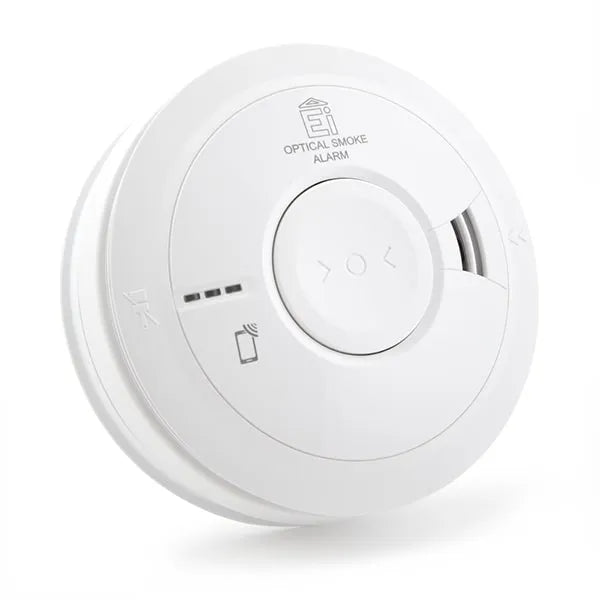 EI Electronics 230V lithium Rookmelder EI3016 smoke detector with 10-year battery life, mounted on ceiling, close-up view