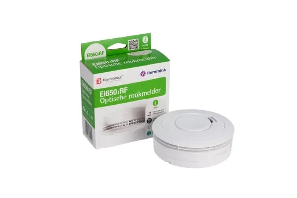 EI Electronics RF rookmelder with 10-year lithium battery and AudioLINK technology, showing the smoke detector with digital display.