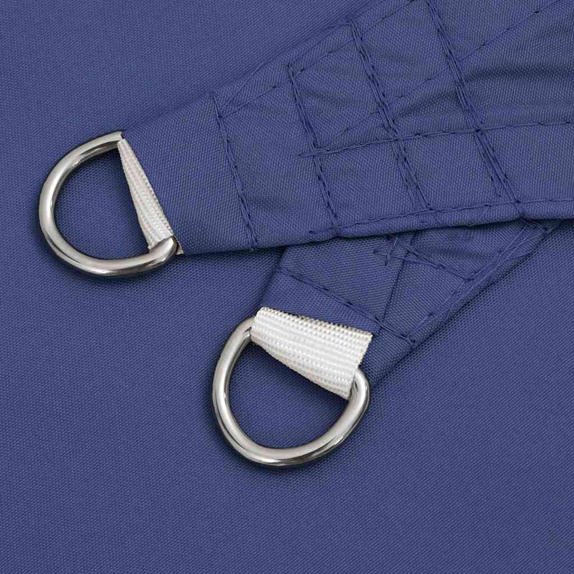 Custom-made shade sail from Zeilen Kopen, showing weather-resistant fabric and secure attachment points for outdoor shade coverage.