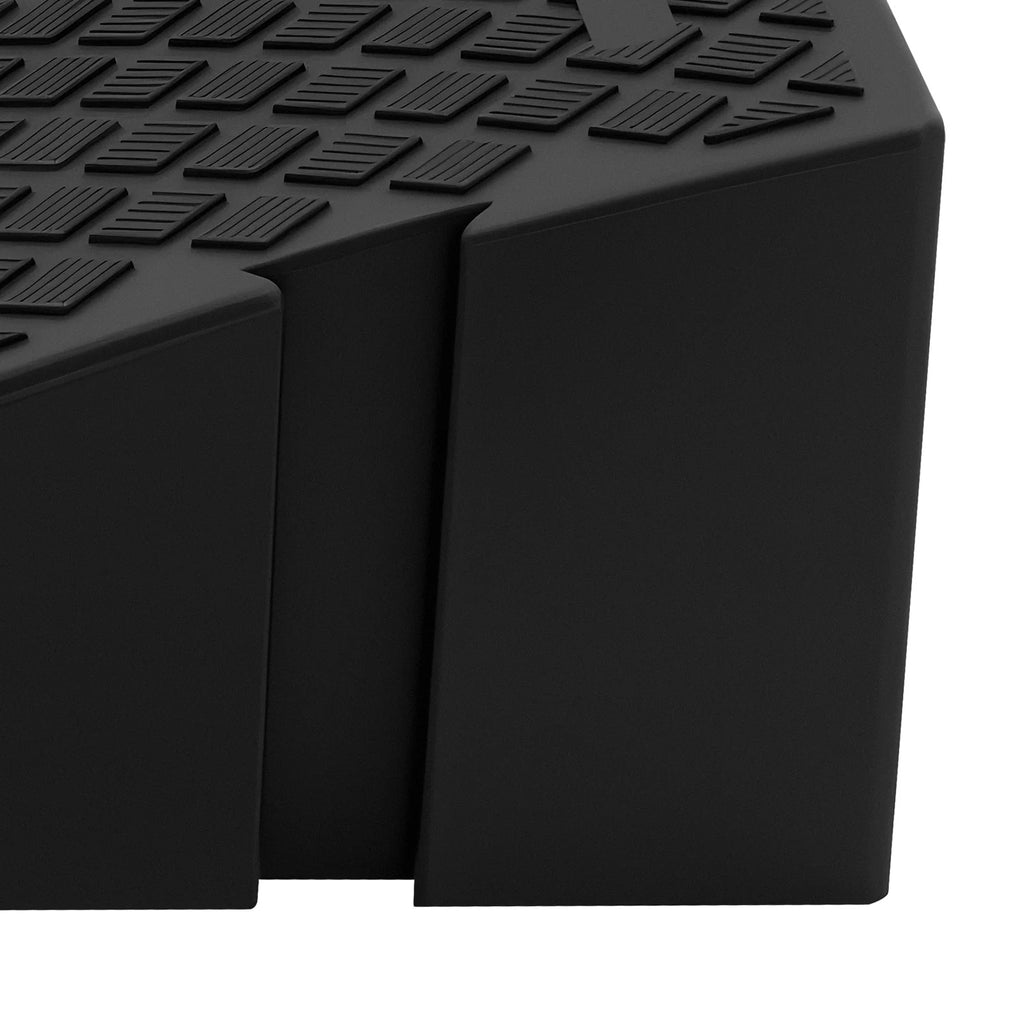 Rubberen oprijramp van Mijn winkel, zwart met antislip oppervlak, ideaal voor voertuigen en zware ladingen.
