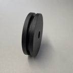 Kunststof schijf met gat op maat, lightweight construction material, designed for custom projects, shown in black color.